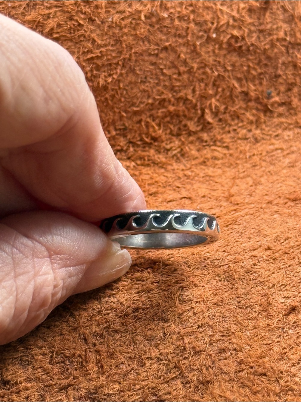 Wave Pattern Silver Band Ring - Picture 3 of 3